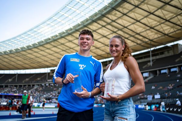 Oliver Koletzko (Wiesbadener LV) und Sarah Vogel (LG Seligenstadt) wurden zur Jugendsportler des Jahres 2021 gewaehlt und waehrend der deutschen Leichtathletik-Meisterschaften im Olympiastadion am 26.06.2022 in Berlin geehrt